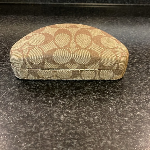 Coach: Signature “C” Hard Sunglass Case - Picture 8 of 8